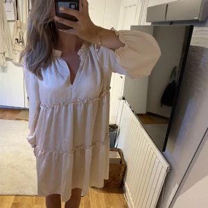 Sommarklänning  - Så himla fin klänning. Sparsamt använd