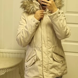 Vinterjacka  från Zara - Fin vinterjacka!  Varm och skönt i vinter❄️