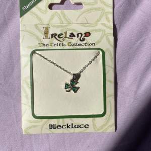 Fint treklöver halsband oöppnat från Nordirland!  Priset kan diskuteras ★ 