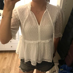 NA-KD blus - Super fin blus från nakd. Bra skick. Använd 1 gång. Nypris 379kr