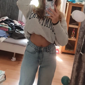 Lager jeans  - Fina jeans i storlek xxs, dom är högmidjade som man ser på andra bilden! En lite liten prick som inte försvann i tvätten men inget man märker🙌🏽 pris kan diskuteras!