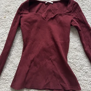 jättefin långärmad tröja!! - Har haft den sedan jul, men har knappt använt den tyvärr. Den har inga defekter. 