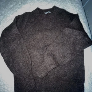 Cubus brun stickad tröja  - Stickad tröja från Cubus. Supermysig tröja. Storlek XS. Orignalpris 300