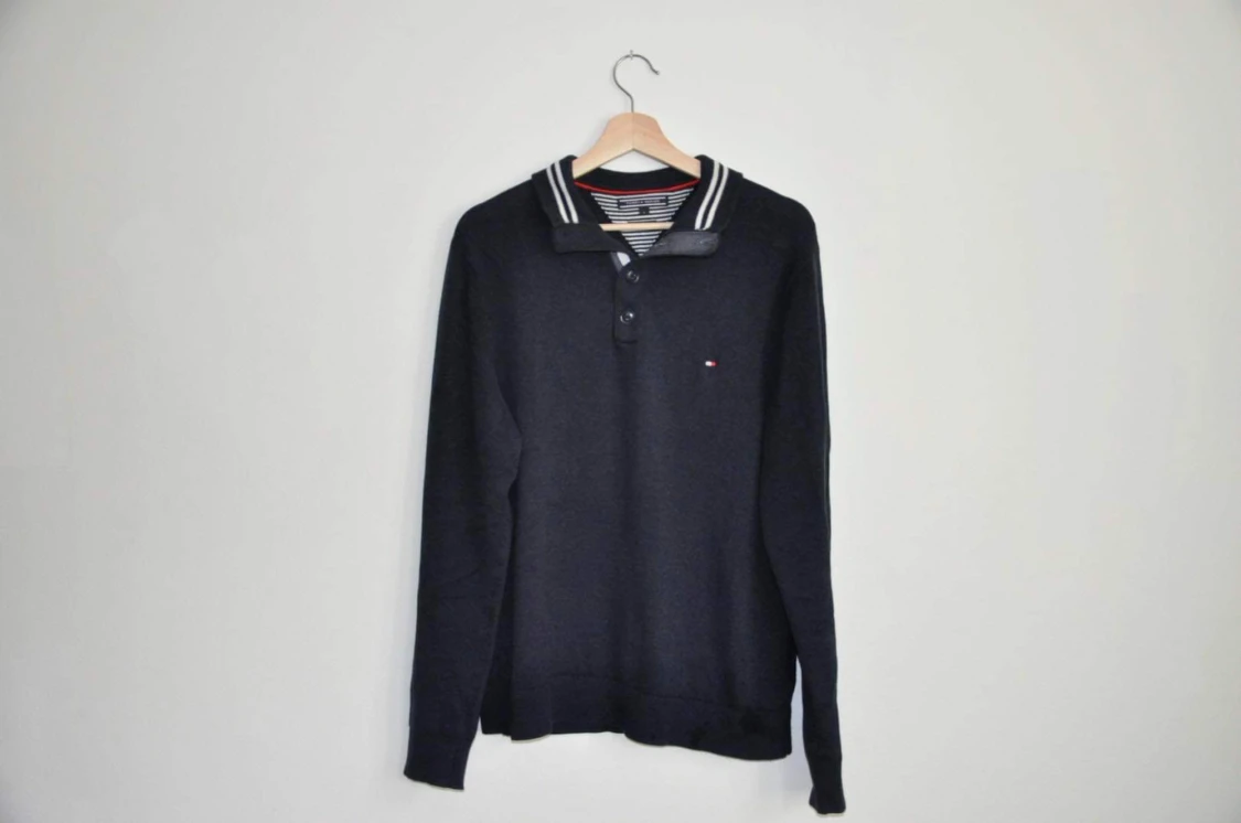 Blå, stickad tröja