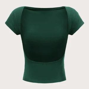 topp med öppen rygg - säljer denna trendiga toppen från shein! passade inte riktigt mig så den är aldrig använd. skriv om du har frågor, köparen står för frakten💕 tryck gärna på köp nu!