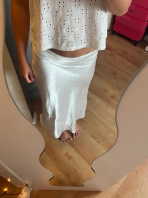 Satinkjol - Säljer denna superfina satinkjol💗 lappen är bortklipp men tror den är från zara⚡️💗 knappt använd❤️😻