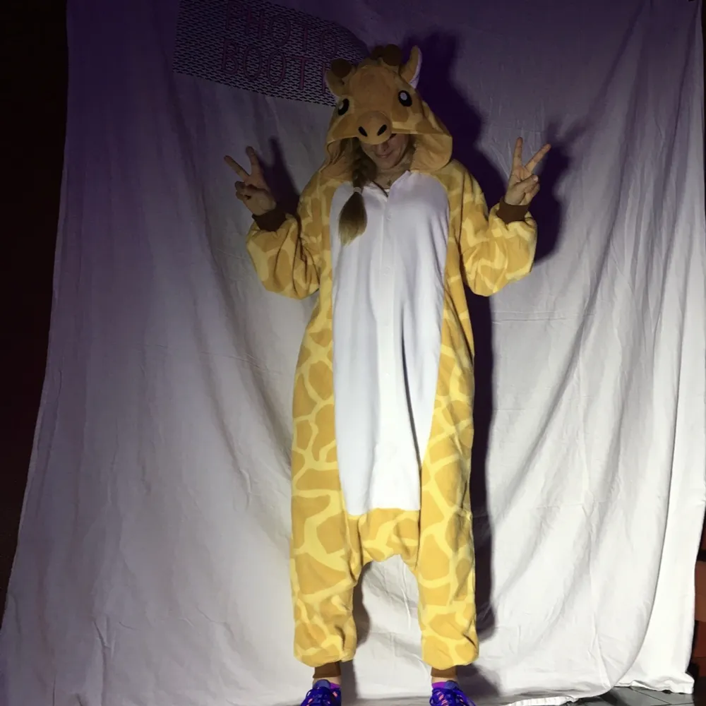 Giraff kigurumi, onesie, fleece, regular One size  Säljer för 350kr Finns på stora Essingen . Hoodies.