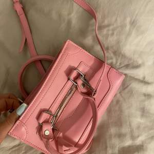 en supergullig rosa väska som endast är använd 1 gång😍