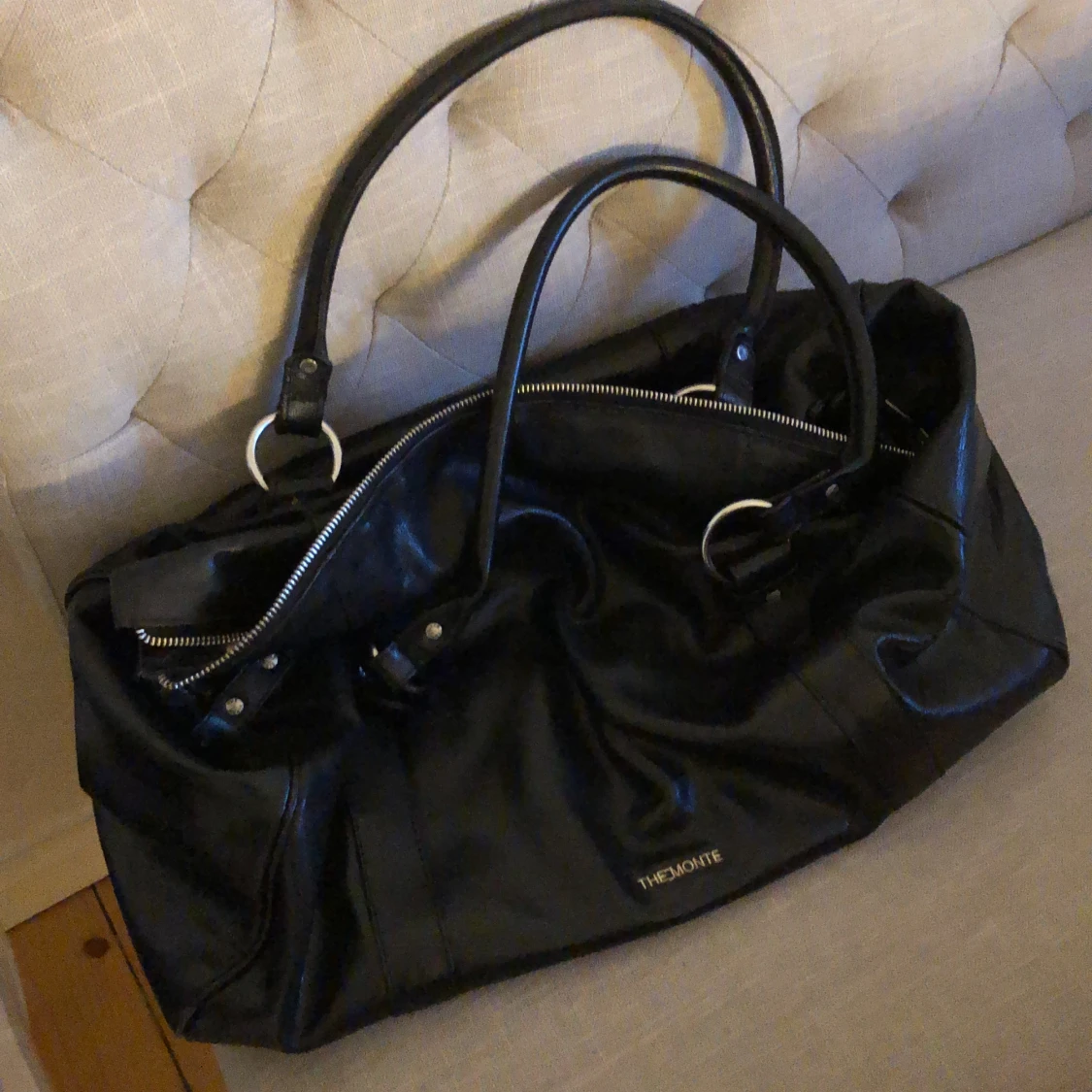 Större handväska Svart TheMonte - 91