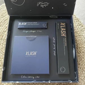 XLASH holiday kit - Säljer ett till holiday kit! Helt oöppnade xlashprodukter i Xlash holiday kit. Innehåller Xlash Eyelash Serum, Rejuvenating Eye Gel Patches samt xlash Mascara Med Vitamin E.  Ord.pris 699.  Pris kan diskuteras! 🩷 Köparen står för frakt.