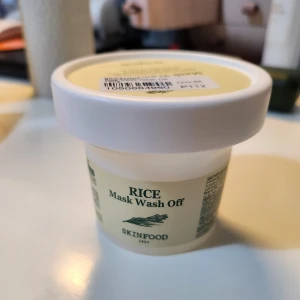 SKINFOOD rice mask - Köpt från yesstyle för 180kr, säljer för 90kr. Ej använd.