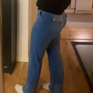 Juciy Couture byxor  - Säljer dessa Juicy byxorna 😇😇