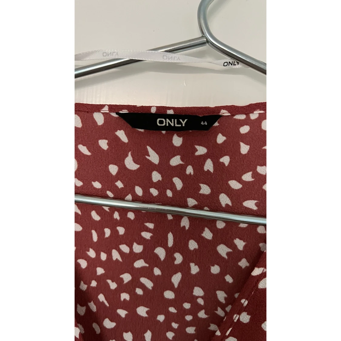 HELT NYTT!!!🌸Skön kvalitet & prickiga klänning - storlek 44 - 91