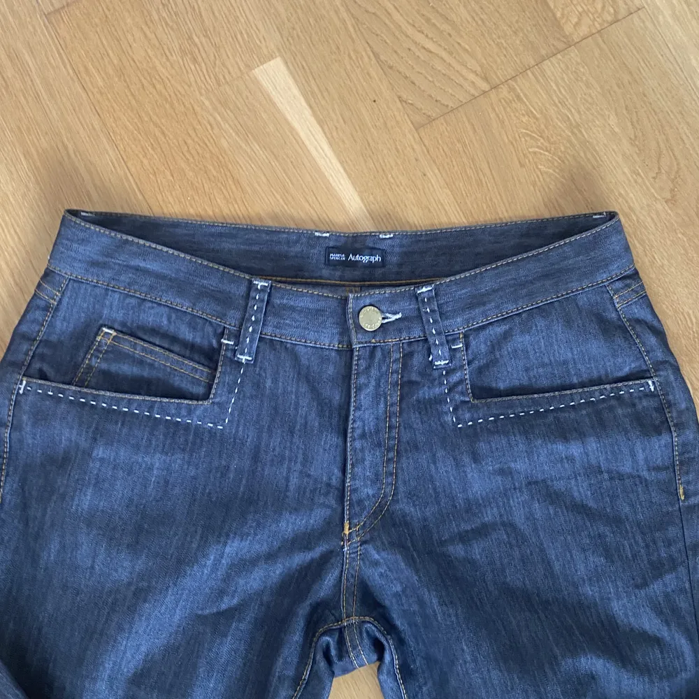 Supersnygga low waist jeans i bra skick🩷 Är 160 cm! Skriv om ni har frågor💗. Jeans & Byxor.