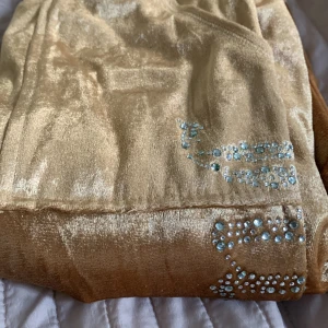 Juicy  - Velour set i storlek XL fast är mer en S-M i storlek skulle jag säga.  Passar mig som har storlek S
