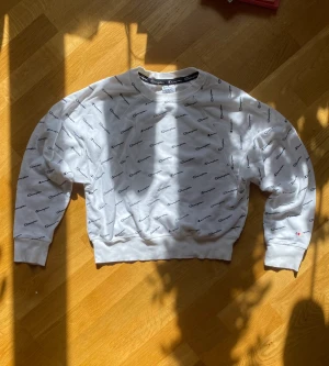 Champion Sweatshirt - 👕Champion Sweatshirt👕 Knappt använd! ORIGINAL Storlek: M Oversized!