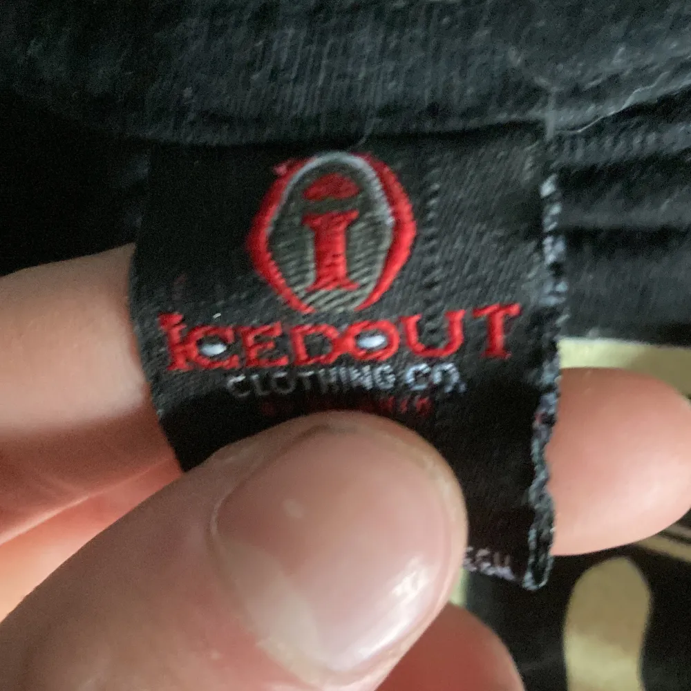 Djurig tröja för dem som gillar att ha lite kul, ganska baggy men funkar perfekt för kvinnor i alla olika storleker. Tröjan är knappt använd.. Yläosat.