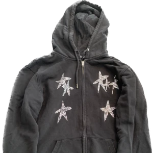 Yung lean hoodie - Yung lean 2021 scandinavian tour hoodie. Limited edition och går inte att köpa längre. Lätt använd men endå bra skick. Skriv för mer detaljer.