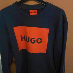 Helt ny Hugo boss tröja lappen finns kvar, kan byta