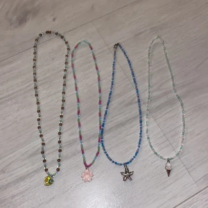 Halsband  - Alla 4 för 15kr eller 1 för 5kr (INTE FRI FRAKT) 
