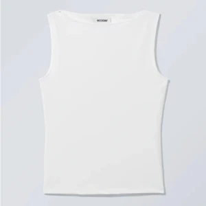 Top - Super populär top från weekday. Använd en gång, väldigt bra skick. 🤍