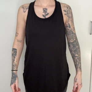 Linne - Träningslinne med nötliknande material baktill