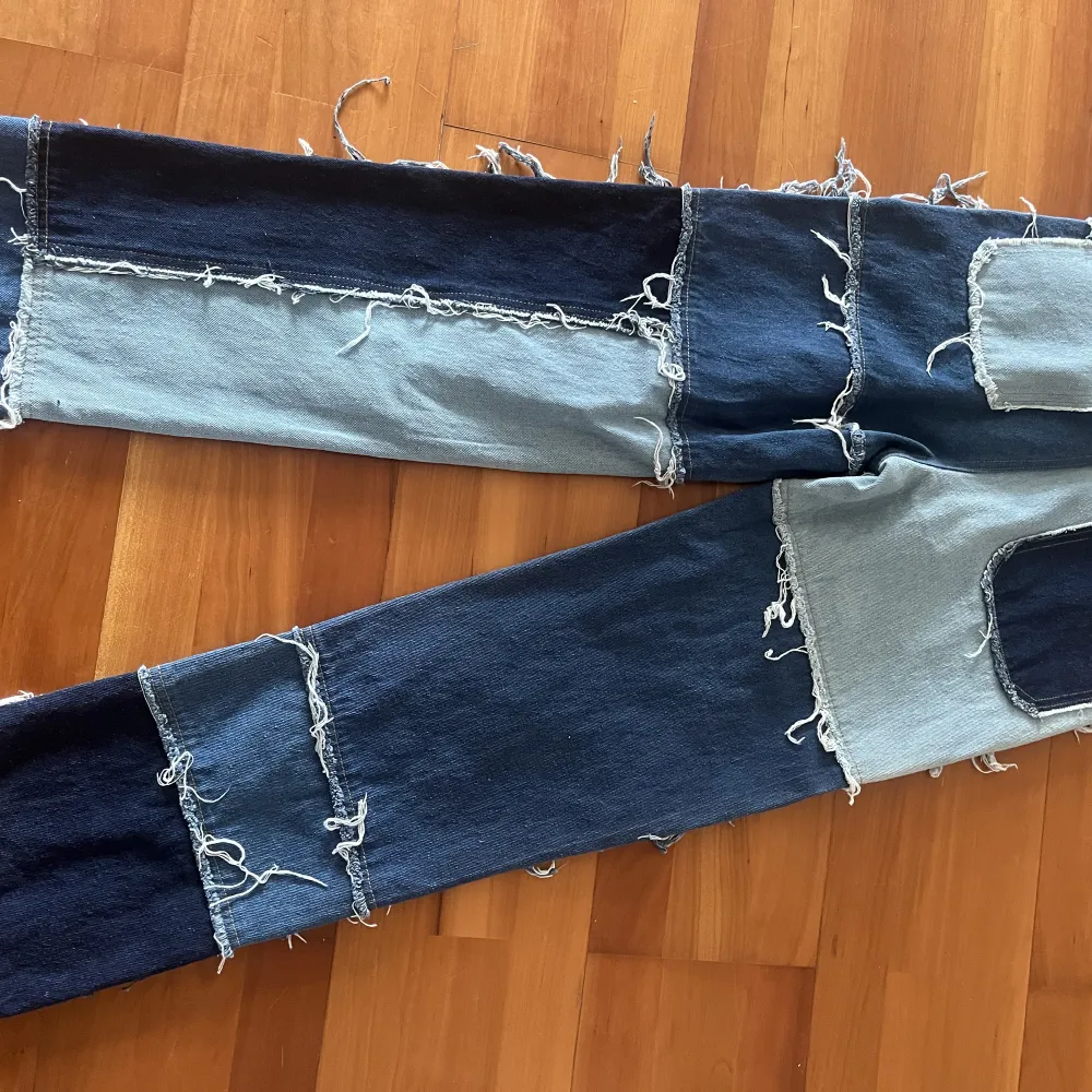 Helt nya baggy jeans från Jaded London! Nya jeans som aldrig använts. Storlek 28W. . Jeans & Byxor.