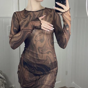 Mesh klänning  - Mesh klänning från dollskill i storlek s. Använd ett fåtal gånger så i mycket bra skick. Säljer för 160 kr plus frakt. 💖