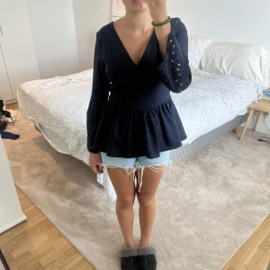 By malina topp - Söt topp från by malina. Nästan helt oanvänd 