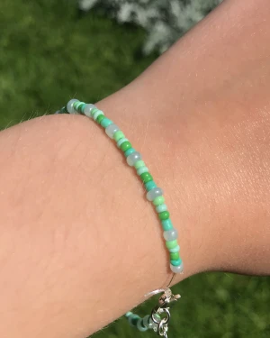 Grönt armband  - Ny, 17cm handgjorda armband av EverydayJewelry, skriv privat vid annan önskad storlek 
