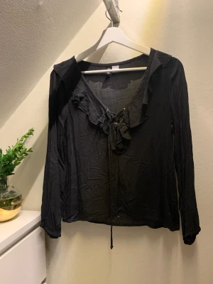 Blus - Svart fin blus😊
