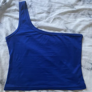 Blå enarmad tröja - I nyskick, strl S/M 💕