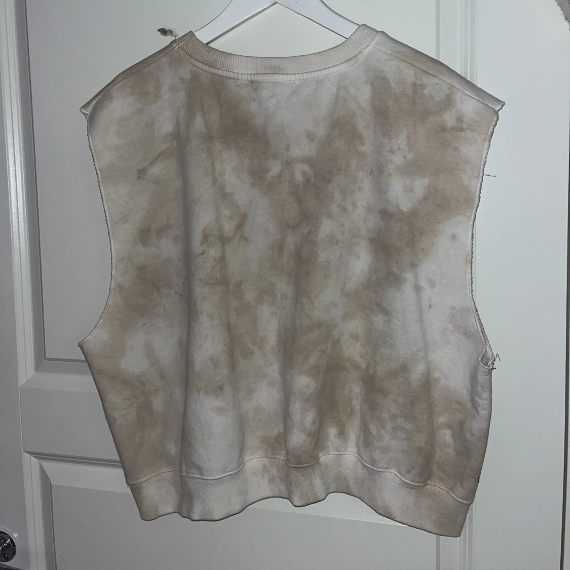 Vit/beige sweatshirt utan ärmar - 90