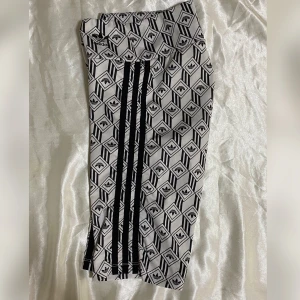 Adidas bikershorts<3 - Shorts från Adidas, jättebra skick<3