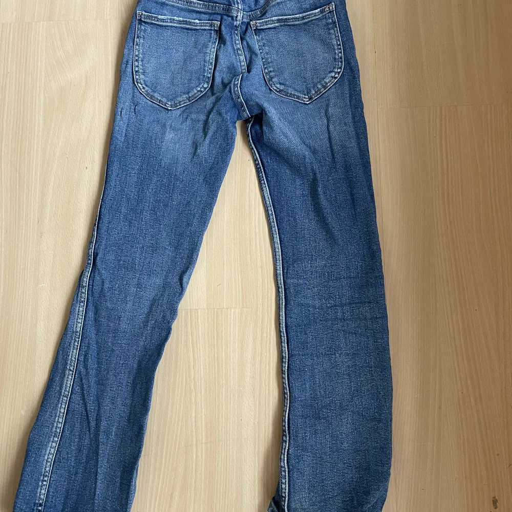 Fina jeans från Zara i gått skick!💓. Jeans & Byxor.