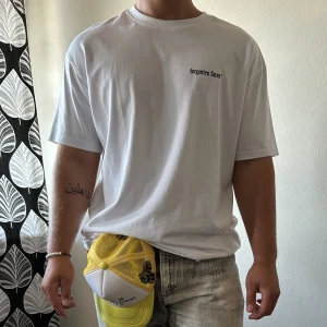 T-shirt  - T-shirt från forgotten faces, storlek L, endast använd 2 gånger så 9,5/10. 