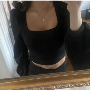 Svart tröja - Svart tröja, storlek s💗