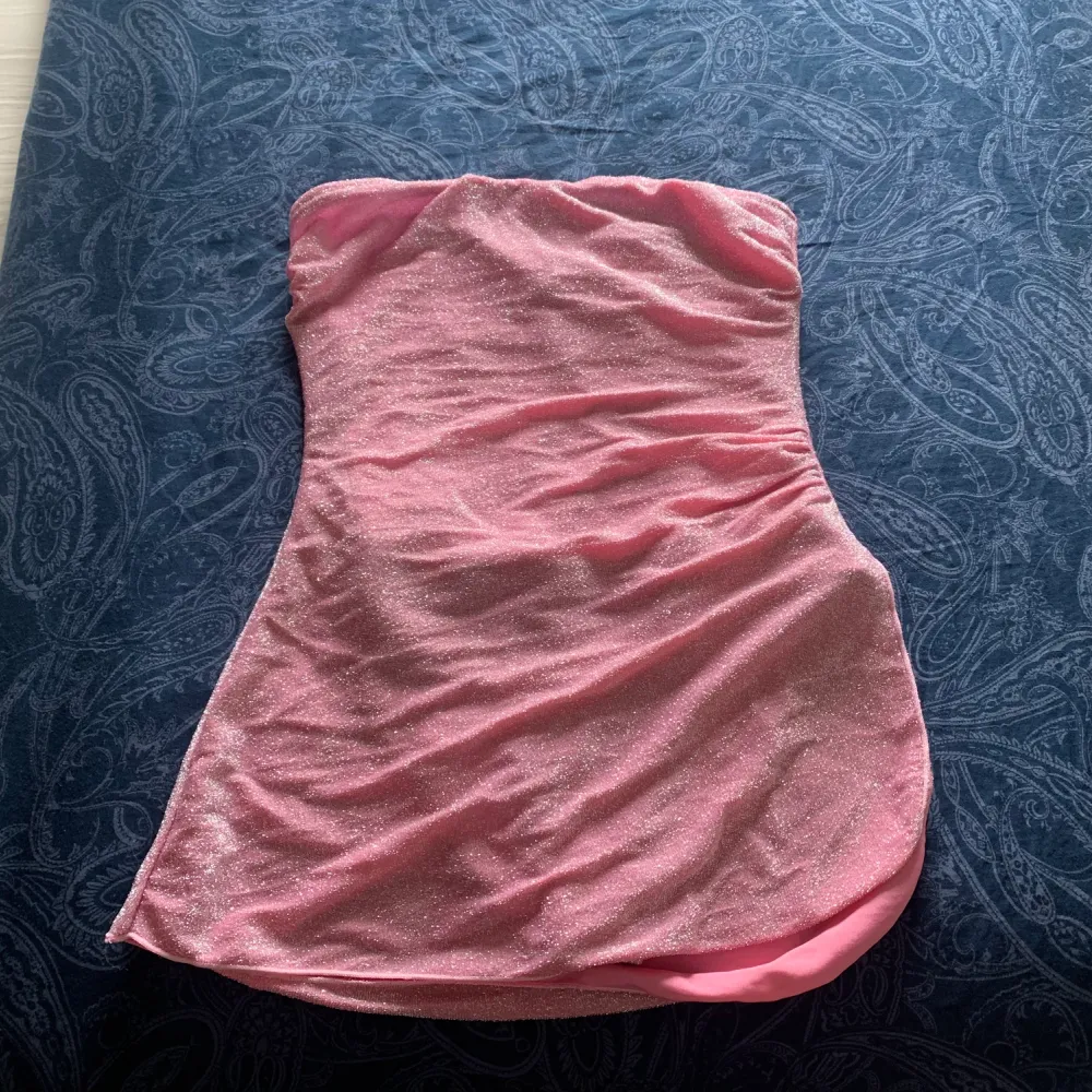 Söt mini shorts klänning som aldrig kom till användning då den inte passade mig🥹 (stl 38k). Klänningar.
