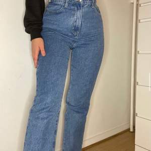 Snygga jeans från PLT. De går ungefär vid min ankel om inte lite längre och jag är 1,65 lång. Skit sköna och relativt varma