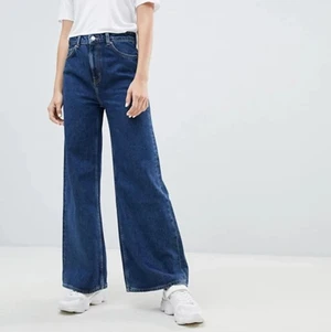 Weekday jeans Ace Ohio Blue - Weekdays jeans i färgen Ohio Blue (färgen säljs inte längre). Har två par, i storlek 28/30 och 29/30 - säljer pga för stora för mig. De i storlek 29 säljs i en annan annons. Köpte storlek 28 av en på Plick, men jag har inte använt de alls pga för stora för mig :( tror inte att hon innan mig använt de så mycket heller!