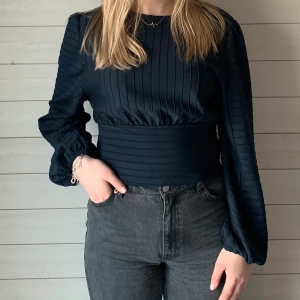 Topp - Topp Färg: mörkblå Fler bilder? Kontakta oss!