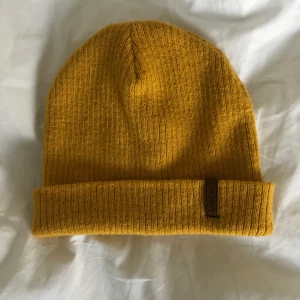 Mustard yellow hat - Only work a few times, nice fabric and good fit!