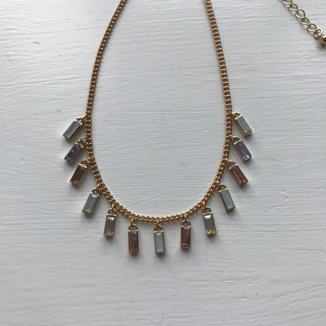 Halsband med stenar đ