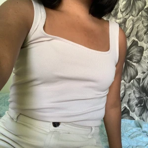 Beige Linne - Linne i fin beige färg. I bra skick men används ej nog.