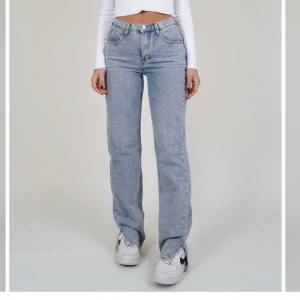 HELT NYA Venderby’s Lexi jeans - S - HELT nya Lexi jeans från det danska, populära märket Venderby’s i storlek S. Säljer pga råka beställa 2st i S istället för att 1 i S och 1 i XS. 💛💛 budgivning gäller!