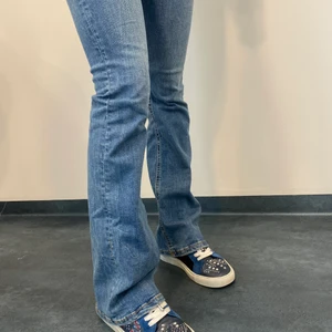 Zara jeans  - Jätte snygga jeans som tyvärr ingw kommer till användning.