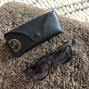 Ray- Ban: Erika  made In Italy black with black case  nya price 1300kr+ more info pls dm .pls feel free to ask with any questions 