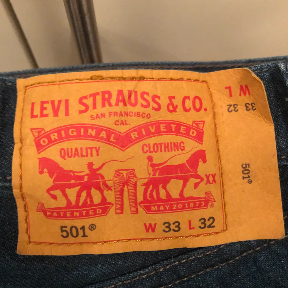 Vida Levis jeans i modell 501, unik fräsch färg. Fitpic kan fixas om någon vill ha det. Storlek w33 l32. Jeans & Byxor.