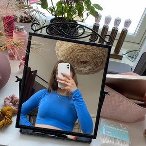 Blå magtröja - Jag säljer denna blåa magtröja då jag har fler i samma modell, den är använd ett fåtal ggr och i bra skick.