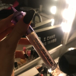 Jeffree star - Endast testad fin lila lyster beställde fel färg 😐